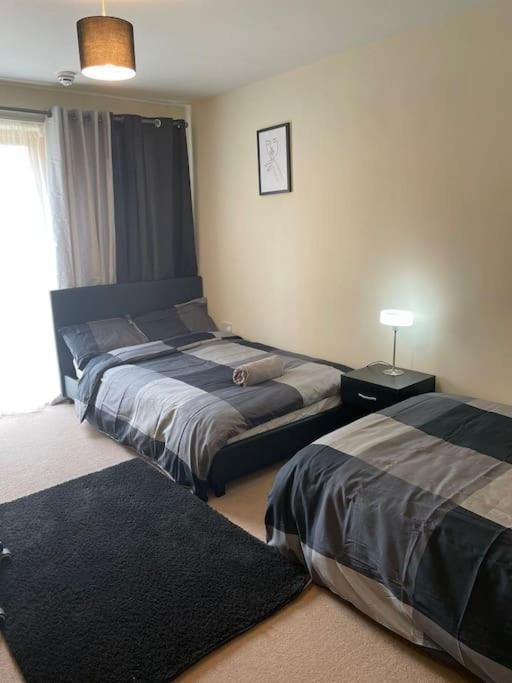 Casa de férias Two Bedroom House By Brookland Serviced Short Lets With Free Wifi & Parking